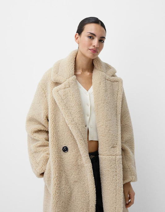 Vanoria | Manteau Oversize Femme en Fourrure Teddy Beige avec Revers et Fermeture à Boutons