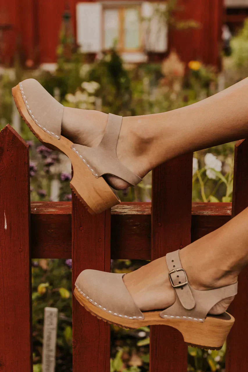 Clogs Élégants pour Femme – Confort Stable & Style Confiant