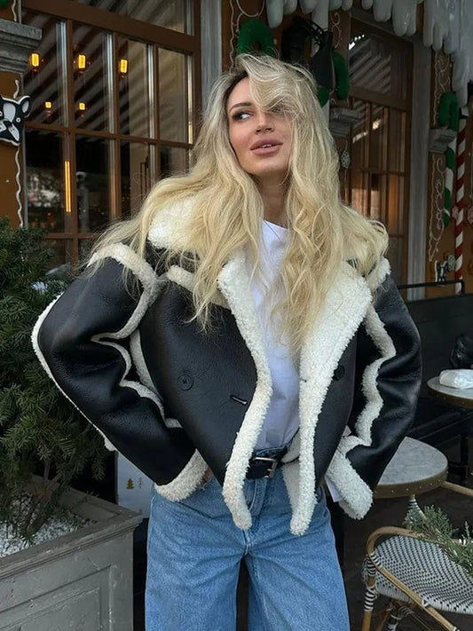 Noëlle – Veste Hiver Femme Courte Oversize à Grand Col Revers, Doublure Polaire et Finition Contrastée