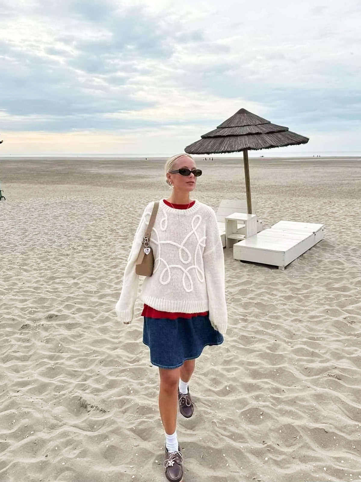 Madeleine | Pull Femme Oversize Col Rond à Motifs Brodés Élégants