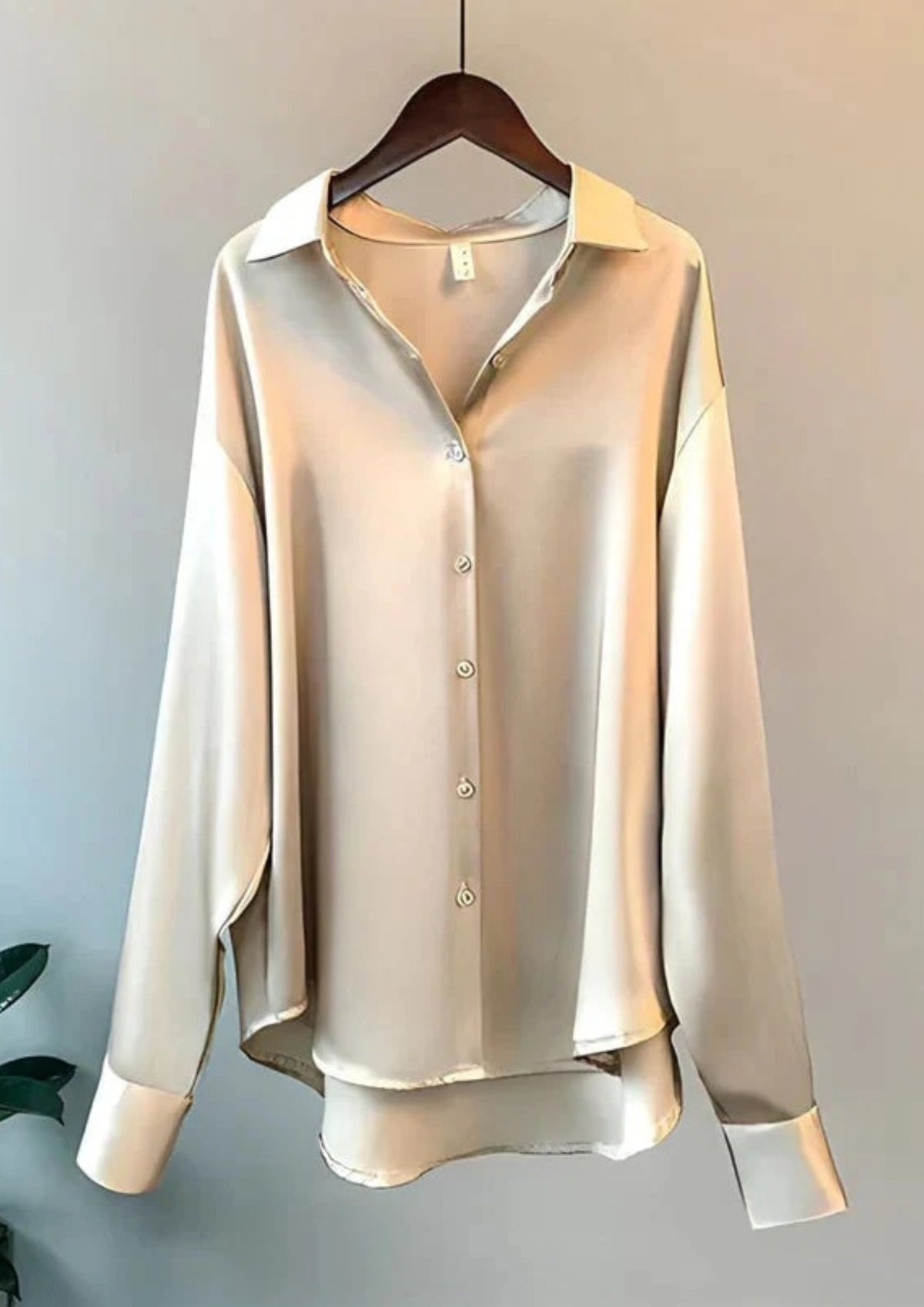 Blouse Classique pour Femme – Design Épuré pour le Quotidien et le Bureau