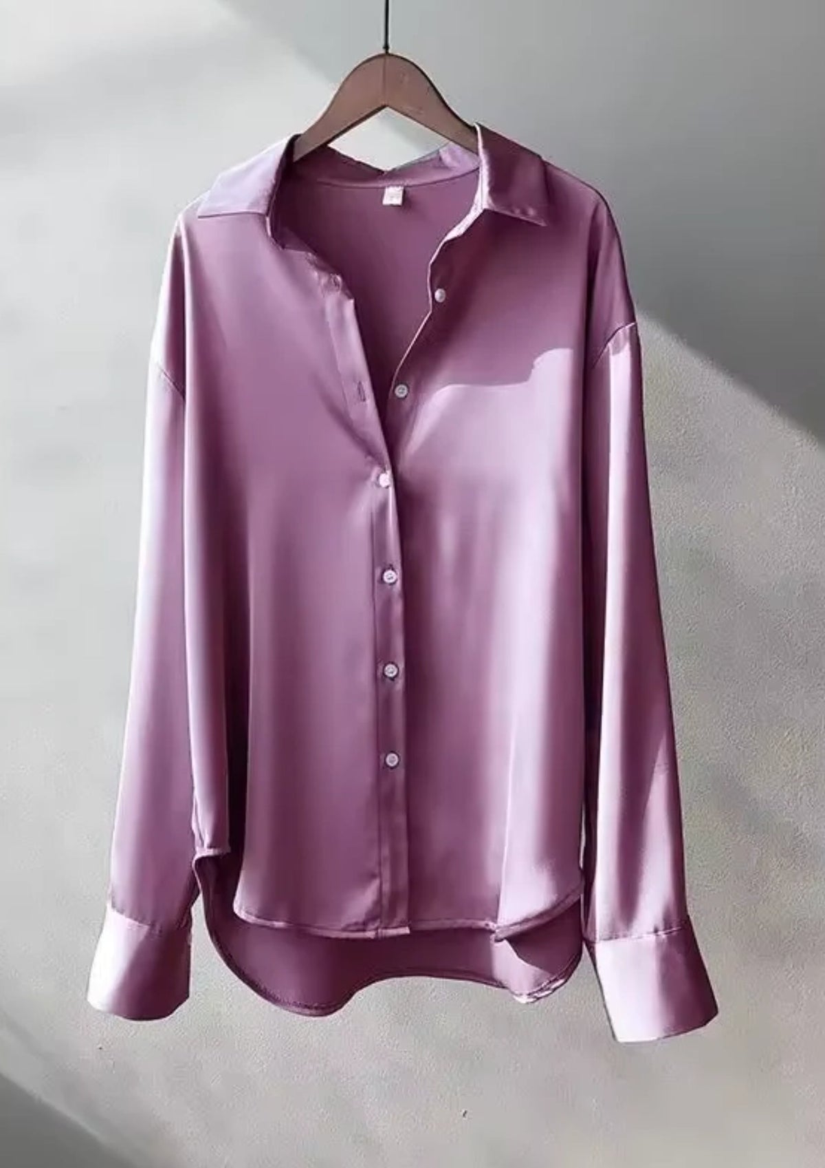 Blouse Classique pour Femme – Design Épuré pour le Quotidien et le Bureau