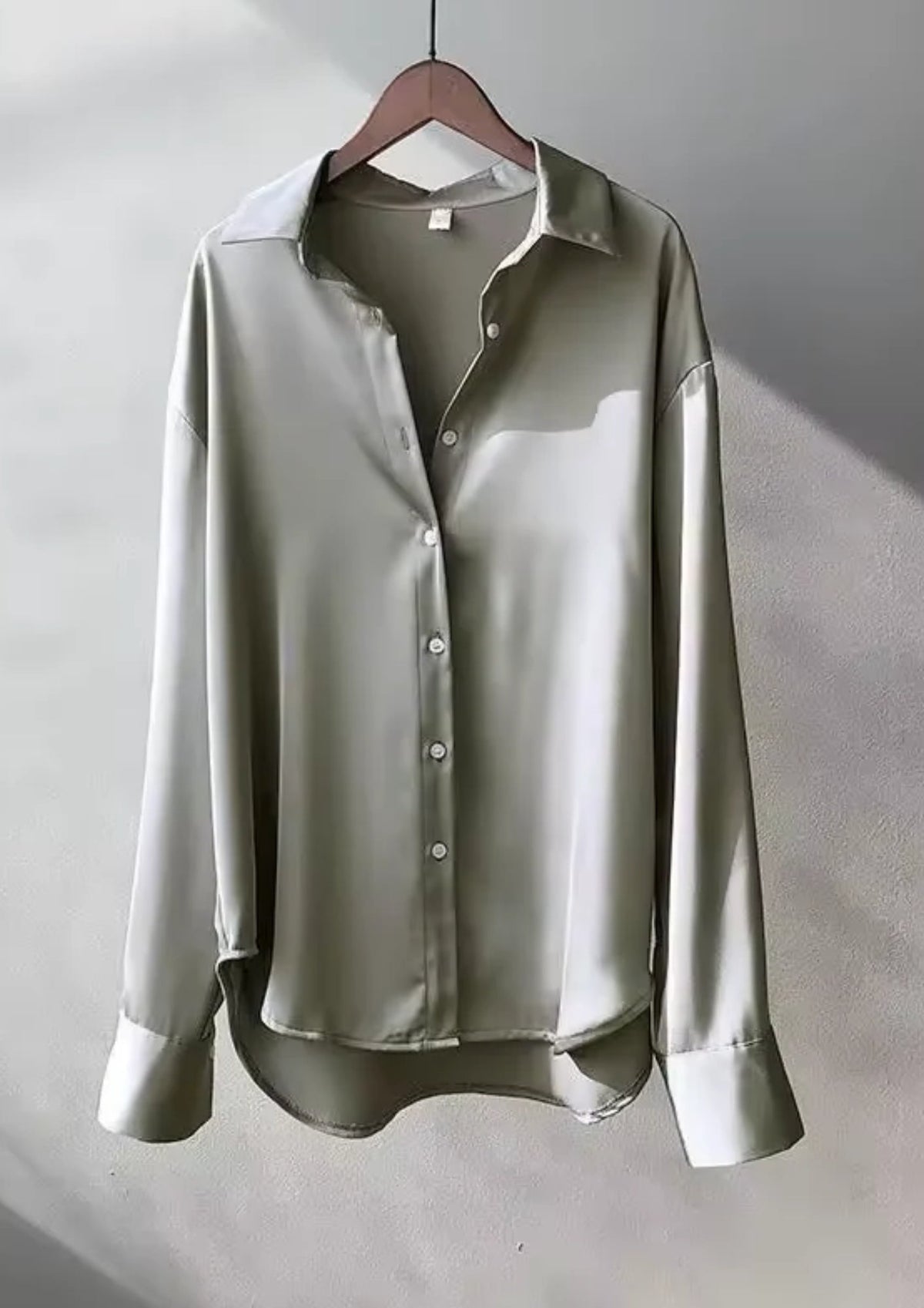 Blouse Classique pour Femme – Design Épuré pour le Quotidien et le Bureau