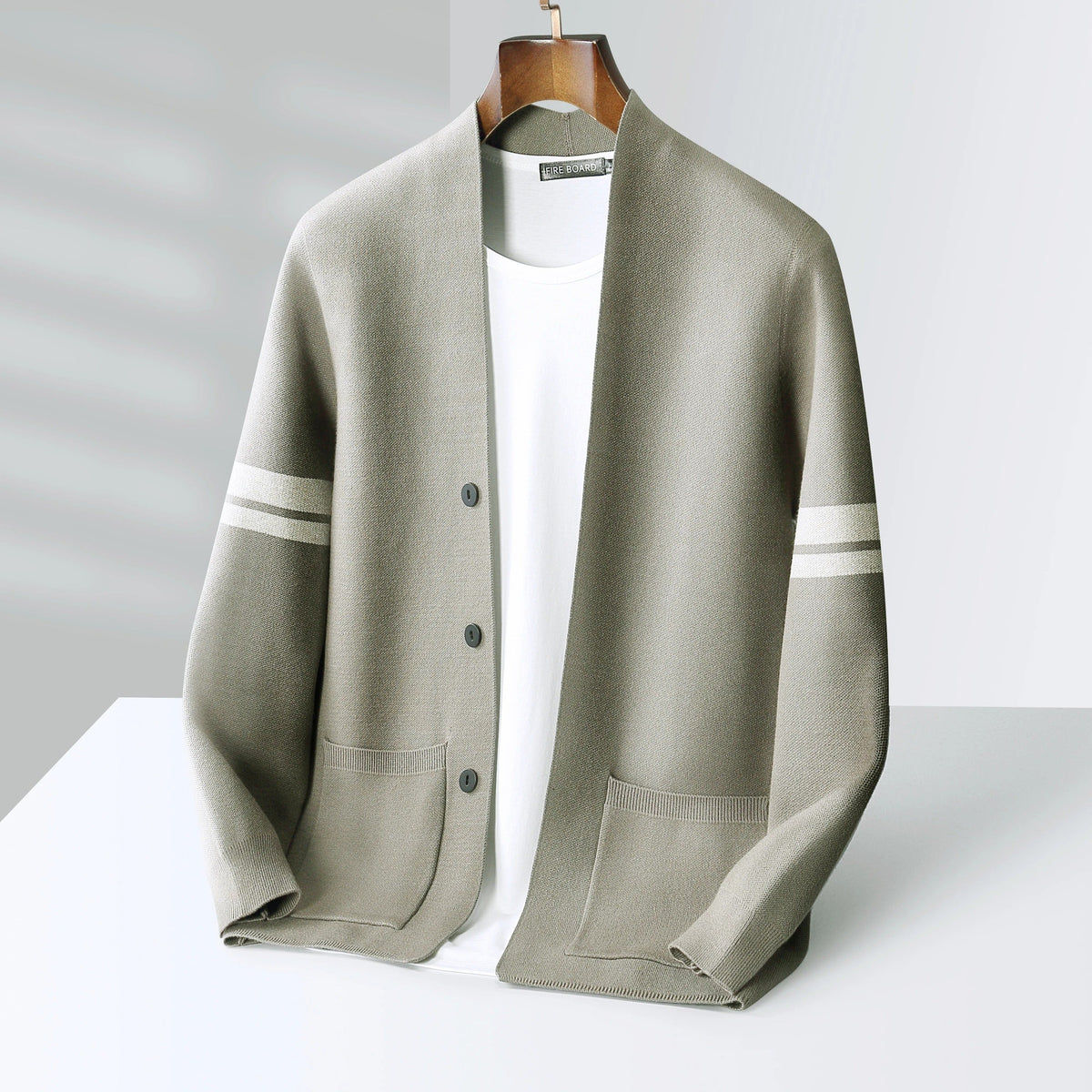 Cardigan Homme en Maille avec Détails Rayés | Élégance Décontractée et Confort Quotidien