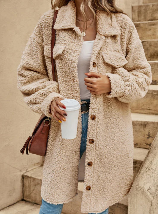 Éponine | Teddy Coat Femme Long Oversize Beige à Col Revers & Boutons Élégants
