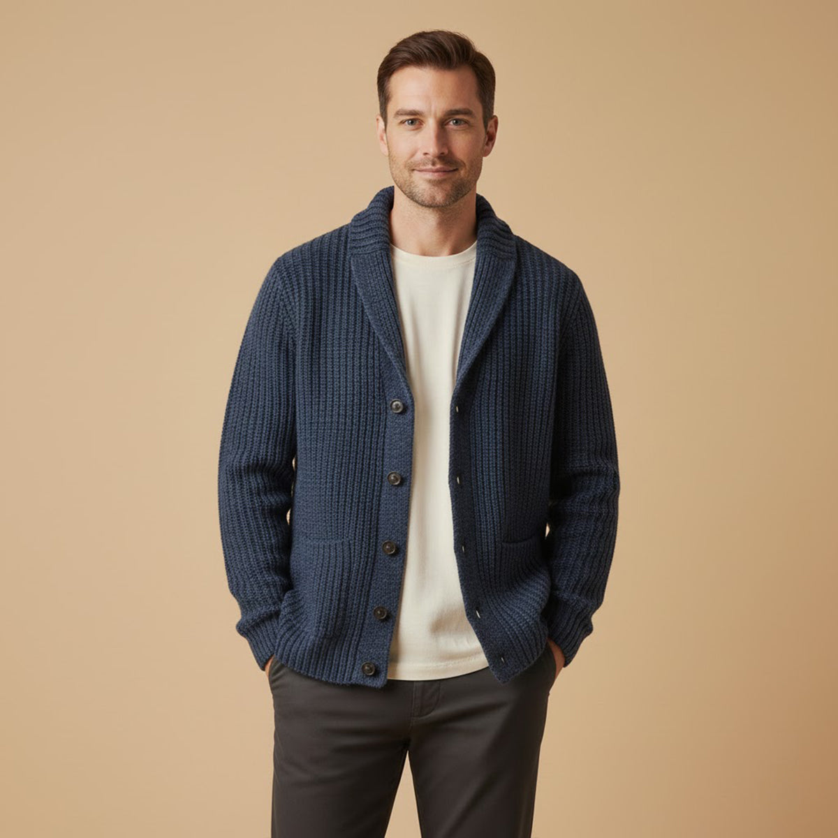 Cardigan Homme Structuré avec Revers – Style, Confort et Polyvalence