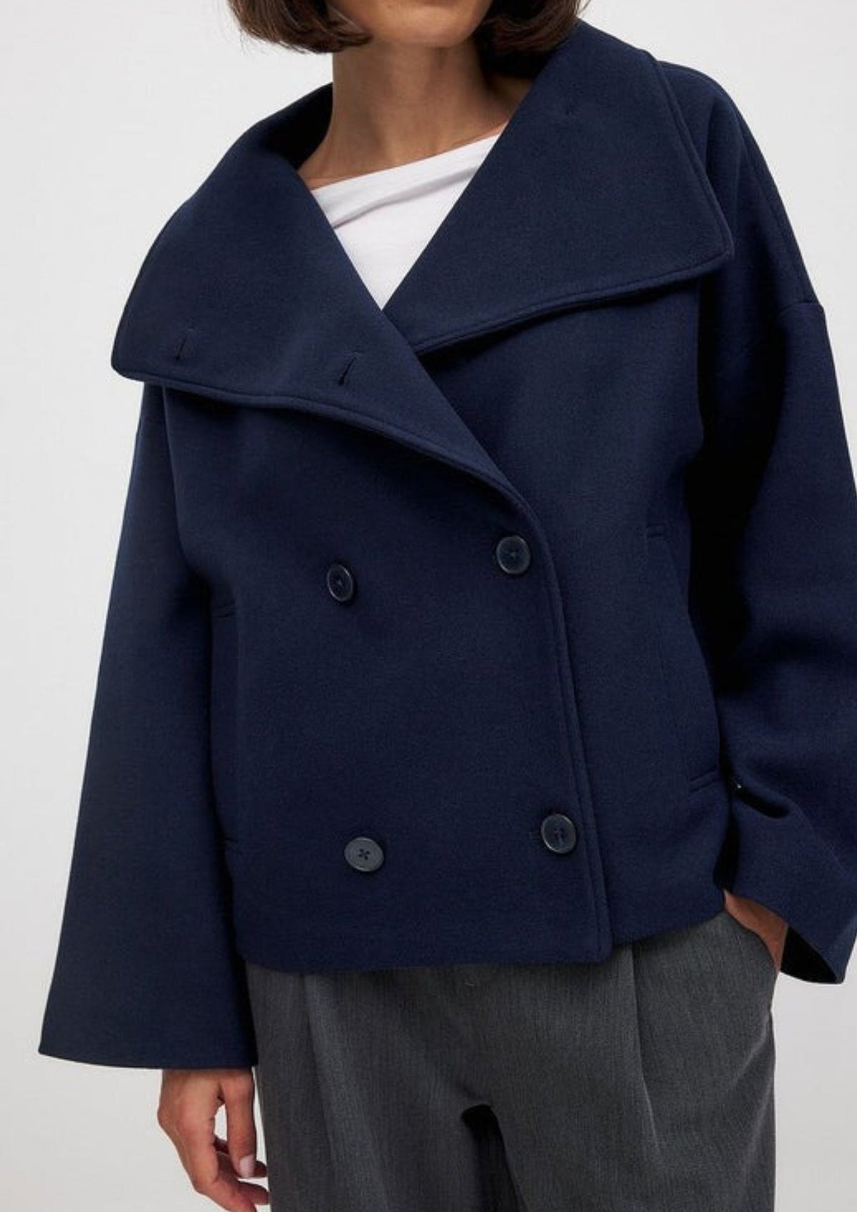 Veste de Mi-Saison pour Femme – Silhouette Moderne et Épurée